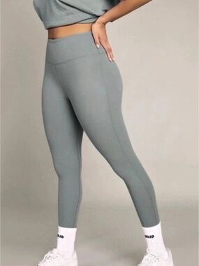 Unlabeled High Waisted Leggings in Dusty Blue (Size M)